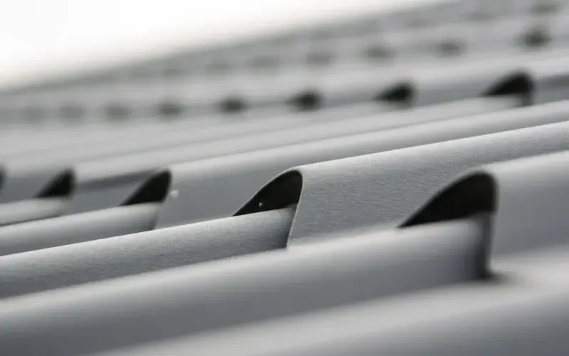 Finition en zinc posée sur une rive